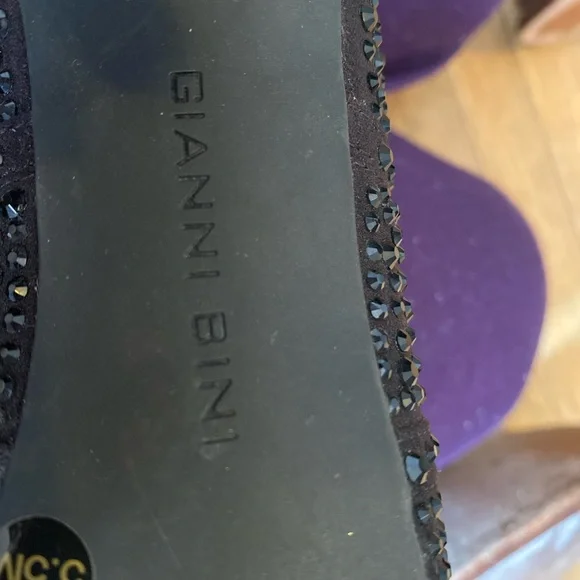 Chic Black Strappy Heels - Picture 4 of 4